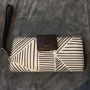 NWOT Fossil Clutch with Wrist Strap